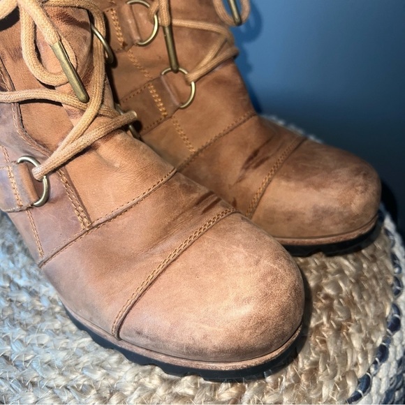 Sorel Addington Holiday Waterproof Boots - Picture 6 of 11